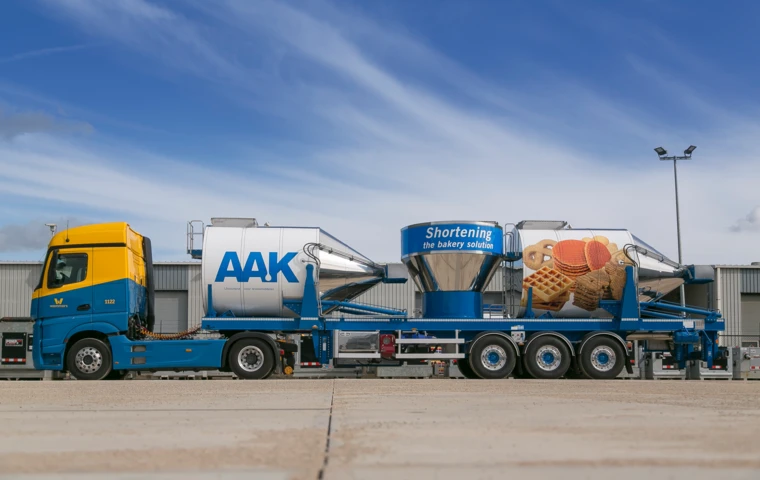 Wemmers Tanktransport custom made oplegger AAK